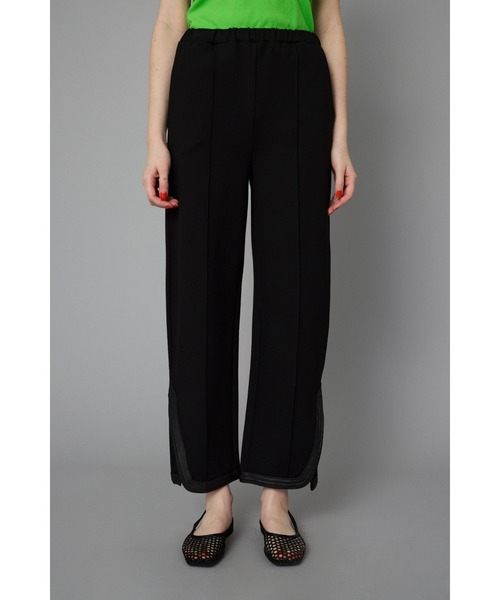 HeRIN.CYE（ヘリンドットサイ）の「Ponte side slit pants　　ポンチサイドスリットパンツ（その他パンツ・レディース・ベージュ/ブラック・36/38）」の3枚目の写真