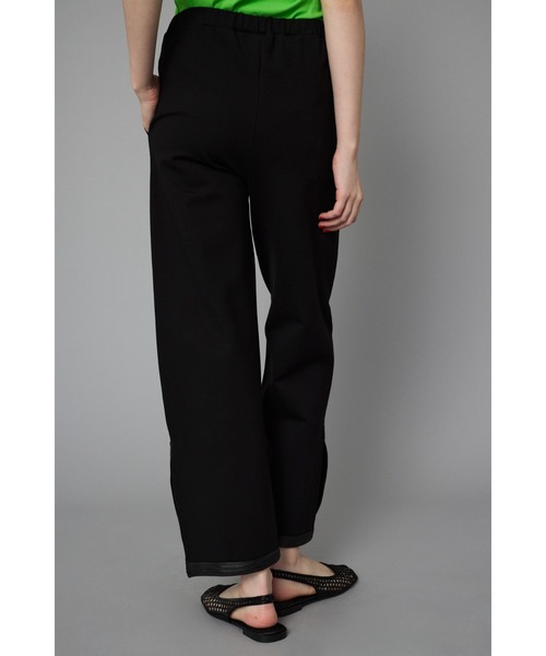 HeRIN.CYE（ヘリンドットサイ）の「Ponte side slit pants　　ポンチサイドスリットパンツ（その他パンツ・レディース・ベージュ/ブラック・36/38）」の4枚目の写真