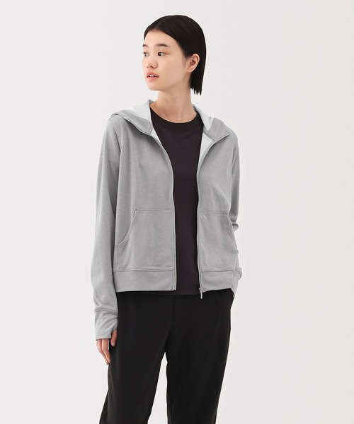 無印良品（ムジルシリョウヒン）の「婦人　ＵＶカット乾きやすいフルジップパーカ（パーカー・レディース・ピンク/スモーキーグリーン系/ブラック/グレー系/オフホワイト・XL/L/M/S）」の3枚目の写真