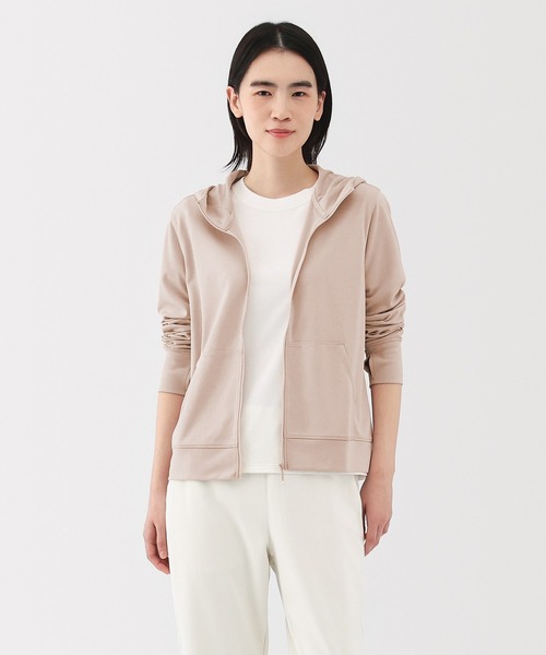 無印良品（ムジルシリョウヒン）の「婦人　ＵＶカット乾きやすいフルジップパーカ（パーカー・レディース・ピンク/スモーキーグリーン系/ブラック/グレー系/オフホワイト・XL/L/M/S）」の5枚目の写真