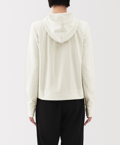 無印良品（ムジルシリョウヒン）の「婦人　ＵＶカット乾きやすいフルジップパーカ（パーカー・レディース・ピンク/スモーキーグリーン系/ブラック/グレー系/オフホワイト・XL/L/M/S）」の8枚目の写真