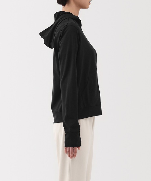 無印良品（ムジルシリョウヒン）の「婦人　ＵＶカット乾きやすいフルジップパーカ（パーカー・レディース・ピンク/スモーキーグリーン系/ブラック/グレー系/オフホワイト・XL/L/M/S）」の15枚目の写真