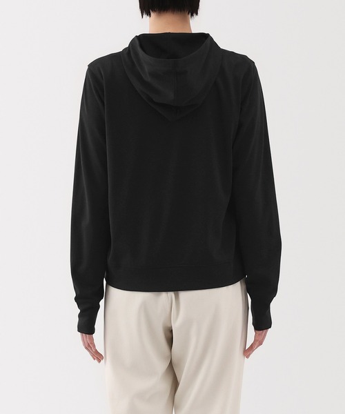 無印良品（ムジルシリョウヒン）の「婦人　ＵＶカット乾きやすいフルジップパーカ（パーカー・レディース・ピンク/スモーキーグリーン系/ブラック/グレー系/オフホワイト・XL/L/M/S）」の16枚目の写真