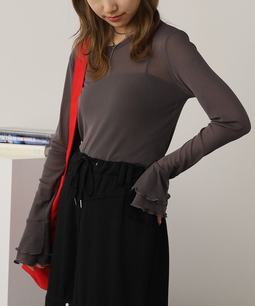ROOPTOKYO(ループトウキョウ)の「Flare Sleeve Mellow Sheer Innerwear / フレアスリーブメローデザイン シアートップス(Tシャツ/カットソー・レディース・ブラウン/ホワイト/ブラック/グレー・FREE)」の4枚目の写真