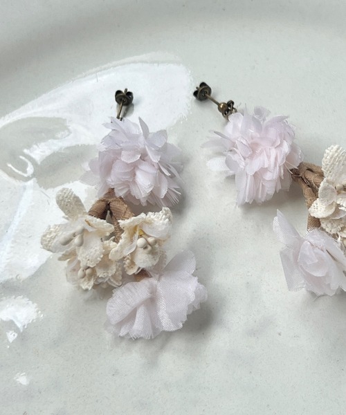 m.soeur(エムスール)の「桜の花束ピアス(ピアス(両耳用)・レディース・ピンク・FREE)」の4枚目の写真