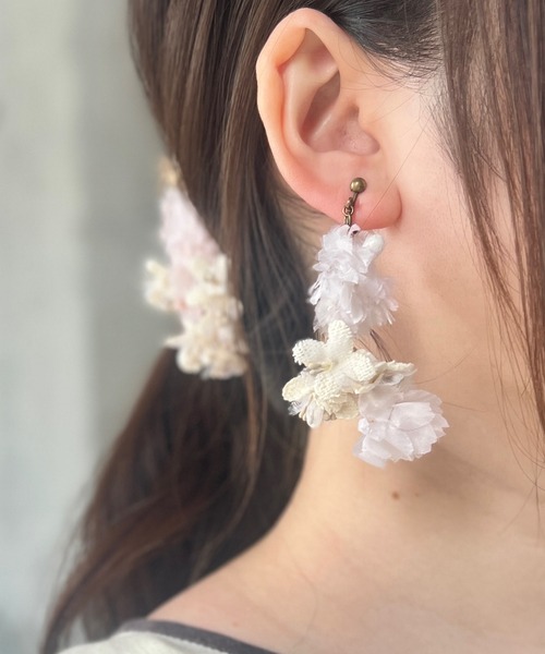 m.soeur(エムスール)の「桜の花束ピアス(ピアス(両耳用)・レディース・ピンク・FREE)」の5枚目の写真