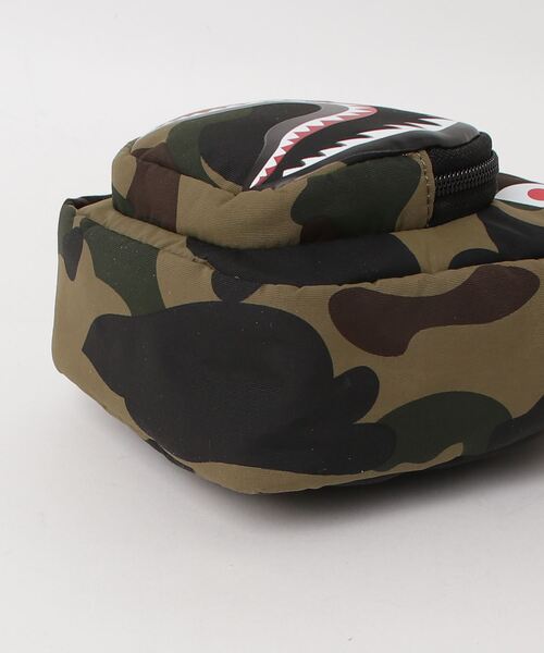 A BATHING APE(アベイシングエイプ)の「1ST CAMO SHARK MINI BAG(ハンドバッグ・メンズ・グリーン/イエロー・FREE)」の10枚目の写真