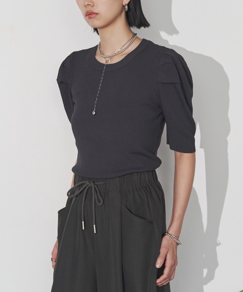 Solace(ソレイス)の「ボリュームショルダートップス(Tシャツ/カットソー・レディース・ブラック/ホワイト/チャコールグレー・FREE)」の9枚目の写真