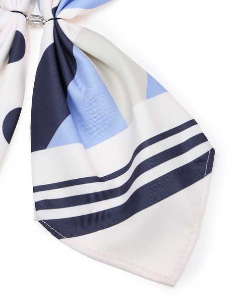 Petit Honfleur(プチオンフルール)の「【接触冷感】ワンタッチスカーフ(ストール/ショール・レディース・レッド/アイボリー/ブルー/ホワイト/ネイビー/ベージュ・フリー)」の7枚目の写真