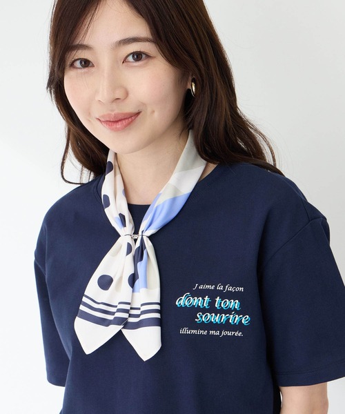 Petit Honfleur(プチオンフルール)の「【接触冷感】ワンタッチスカーフ(ストール/ショール・レディース・レッド/アイボリー/ブルー/ホワイト/ネイビー/ベージュ・フリー)」の3枚目の写真