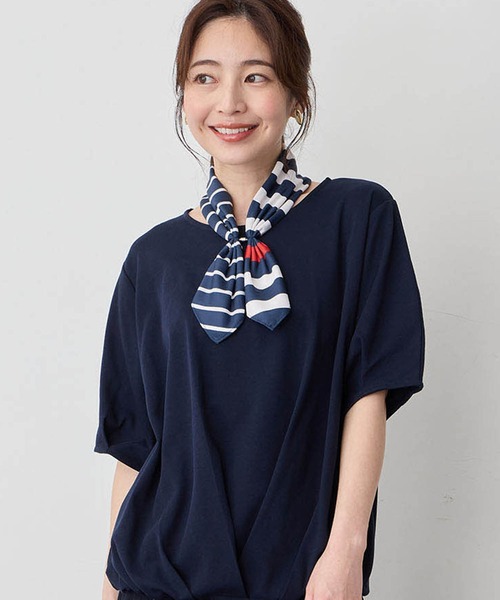 Petit Honfleur(プチオンフルール)の「【接触冷感】ワンタッチスカーフ(ストール/ショール・レディース・レッド/アイボリー/ブルー/ホワイト/ネイビー/ベージュ・フリー)」の6枚目の写真