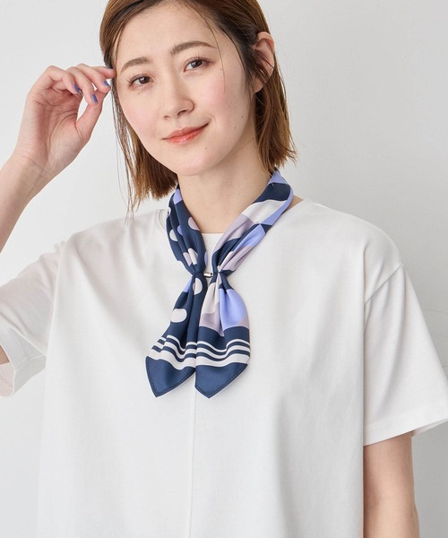 Petit Honfleur(プチオンフルール)の「【接触冷感】ワンタッチスカーフ(ストール/ショール・レディース・レッド/アイボリー/ブルー/ホワイト/ネイビー/ベージュ・フリー)」の5枚目の写真