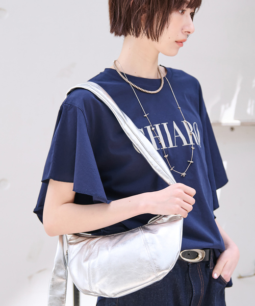 Ampersand(アンパサンド)の「【Ampersand / アンパサンド】Soft croissant bag S/クロワッサンレザーバッグS/ショルダーバッグ【WEB限定】(ショルダーバッグ・レディース・ブラック/シルバー・フリー)」の2枚目の写真