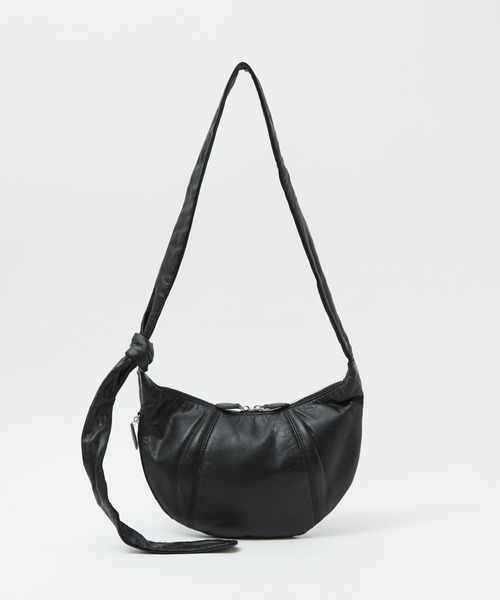 Ampersand(アンパサンド)の「【Ampersand / アンパサンド】Soft croissant bag S/クロワッサンレザーバッグS/ショルダーバッグ【WEB限定】(ショルダーバッグ・レディース・ブラック/シルバー・フリー)」の14枚目の写真