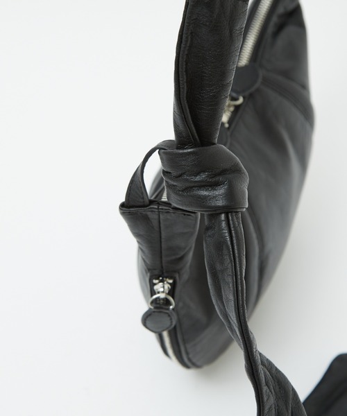 Ampersand(アンパサンド)の「【Ampersand / アンパサンド】Soft croissant bag S/クロワッサンレザーバッグS/ショルダーバッグ【WEB限定】(ショルダーバッグ・レディース・ブラック/シルバー・フリー)」の16枚目の写真