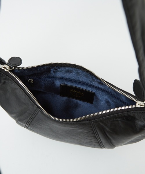 Ampersand(アンパサンド)の「【Ampersand / アンパサンド】Soft croissant bag S/クロワッサンレザーバッグS/ショルダーバッグ【WEB限定】(ショルダーバッグ・レディース・ブラック/シルバー・フリー)」の19枚目の写真