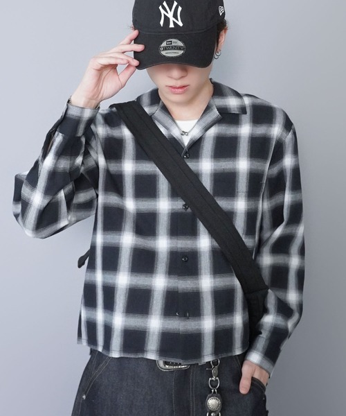 SPINNS(スピンズ)の「【厚手キャンバスで型崩れしにくい】ビッグショルダーバッグ/サイドドローストリング/ユニセックス(ショルダーバッグ・メンズ・ブラック/オフホワイト・ONESIZE)」の10枚目の写真