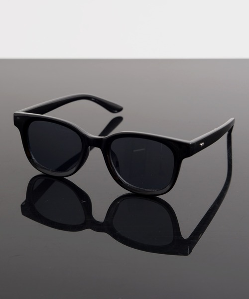 Revo.（レボ）の「ウェリントン フラットレンズ サングラス カラーレンズ UVカット（サングラス・メンズ・ブラック×ブルー/ブラック/ブラウン/ブラック×グレー/チャコール・FREE）」の2枚目の写真