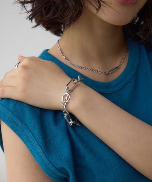AZUL by moussy（アズールバイマウジー）の「ボリュームチェーンブレスレット（ブレスレット・レディース・シルバー/ゴールド系その他・FREE）」の2枚目の写真