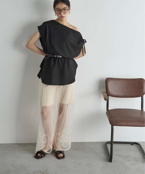 THE YOn（ザヨン）の「フェイクパテントレザーツイストアッパーサンダル（サンダル・レディース・アイボリー/ダークブラウン/マスタード・37/38/39）」の20枚目の写真