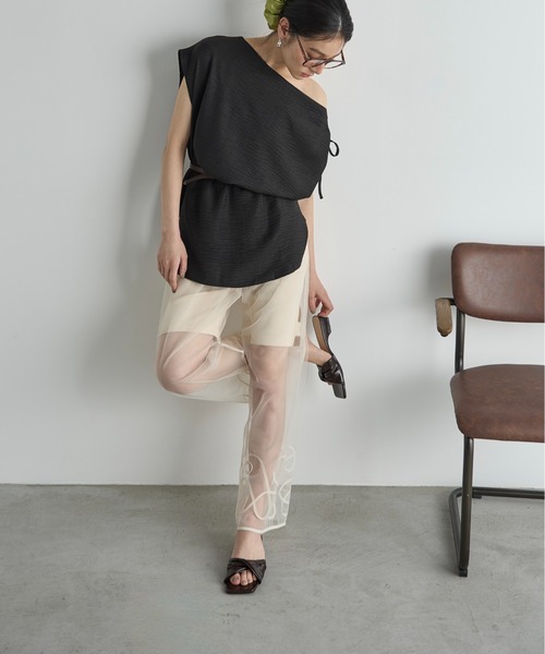 THE YOn（ザヨン）の「フェイクパテントレザーツイストアッパーサンダル（サンダル・レディース・アイボリー/ダークブラウン/マスタード・37/38/39）」の21枚目の写真