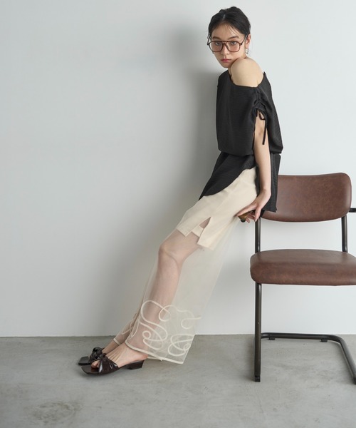 THE YOn（ザヨン）の「フェイクパテントレザーツイストアッパーサンダル（サンダル・レディース・アイボリー/ダークブラウン/マスタード・37/38/39）」の22枚目の写真