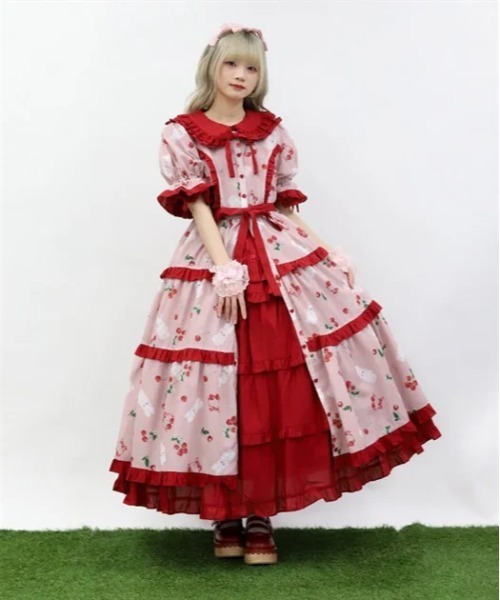 Chalmiere(シャルミエール)の「チェリーバニー柄ワンピース(ワンピース・レディース・レッド/ピンク/ブルー・MEDIUM)」の2枚目の写真