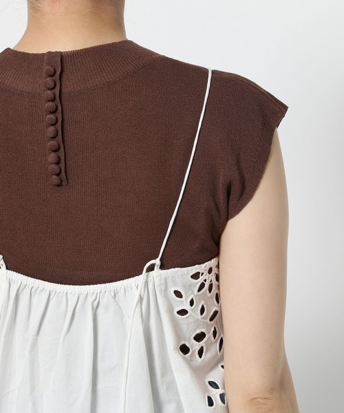mysty woman(ミスティウーマン)の「スカラップ刺繍キャミ 574338(シャツ/ブラウス・レディース・オフホワイト/ブラック・FREE)」の11枚目の写真