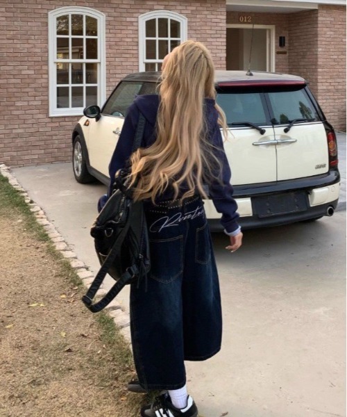 almo（アルモ）の「【LAMPOON】ヒップ刺繍ワイドデニムショートパンツ（デニムパンツ・レディース・ブルー・SMALL/MEDIUM/LARGE）」の2枚目の写真