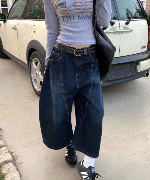 almo（アルモ）の「【LAMPOON】ヒップ刺繍ワイドデニムショートパンツ（デニムパンツ・レディース・ブルー・SMALL/MEDIUM/LARGE）」の5枚目の写真