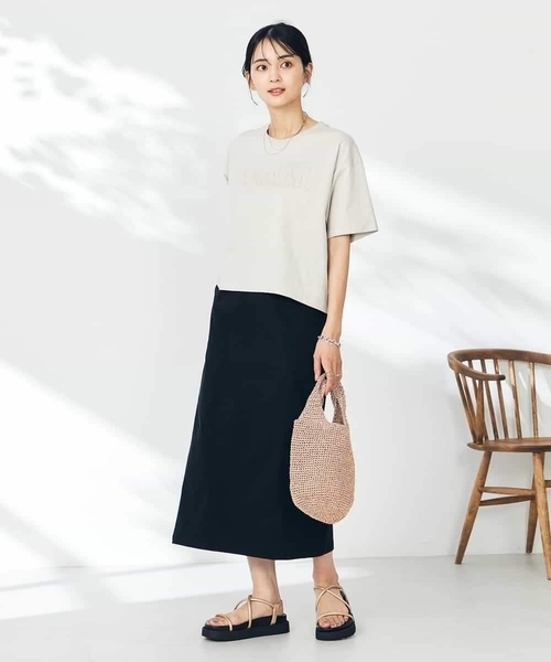 a.v.v（アーヴェヴェ）の「エンボスロゴクロップドTシャツ（Tシャツ/カットソー・レディース・グレー系その他/ホワイト/ブラック・36/40/38）」の8枚目の写真
