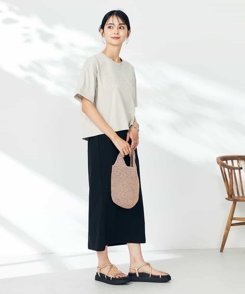 a.v.v（アーヴェヴェ）の「エンボスロゴクロップドTシャツ（Tシャツ/カットソー・レディース・グレー系その他/ホワイト/ブラック・36/40/38）」の9枚目の写真