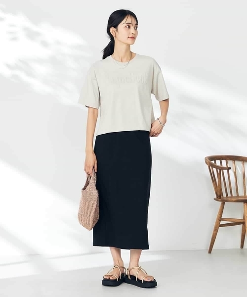 a.v.v（アーヴェヴェ）の「エンボスロゴクロップドTシャツ（Tシャツ/カットソー・レディース・グレー系その他/ホワイト/ブラック・36/40/38）」の11枚目の写真