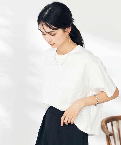 a.v.v（アーヴェヴェ）の「エンボスロゴクロップドTシャツ（Tシャツ/カットソー・レディース・グレー系その他/ホワイト/ブラック・36/40/38）」の15枚目の写真