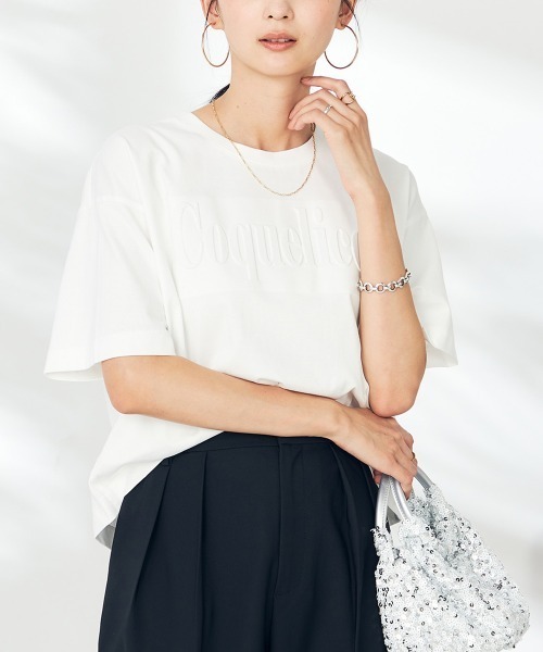 a.v.v（アーヴェヴェ）の「エンボスロゴクロップドTシャツ（Tシャツ/カットソー・レディース・グレー系その他/ホワイト/ブラック・36/40/38）」の2枚目の写真