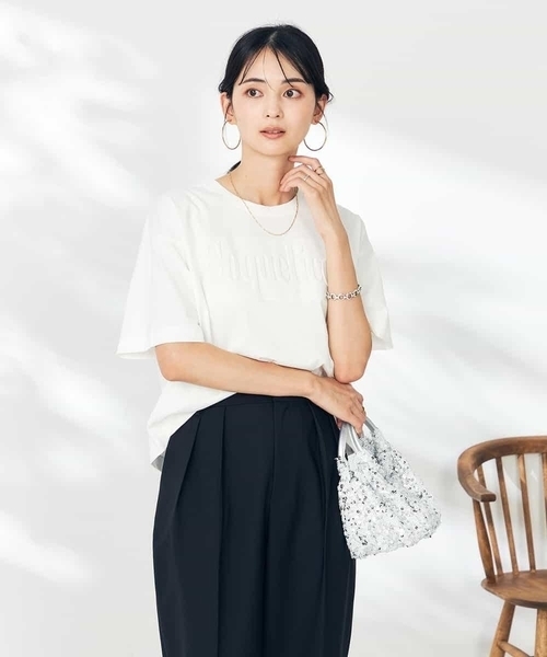 a.v.v（アーヴェヴェ）の「エンボスロゴクロップドTシャツ（Tシャツ/カットソー・レディース・グレー系その他/ホワイト/ブラック・36/40/38）」の5枚目の写真