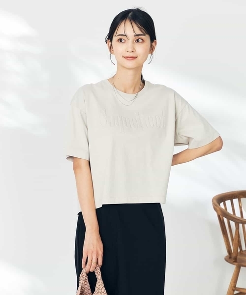 a.v.v（アーヴェヴェ）の「エンボスロゴクロップドTシャツ（Tシャツ/カットソー・レディース・グレー系その他/ホワイト/ブラック・36/40/38）」の4枚目の写真