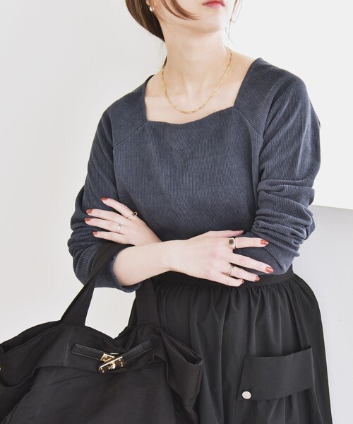 quaranciel(カランシエル)の「quaranciel:〈洗濯機可能〉ポリエステル ベロア スクエア ネック プルオーバー(Tシャツ/カットソー・レディース・クリーム/ブルー/チャコールグレー・ONE SIZE)」の11枚目の写真