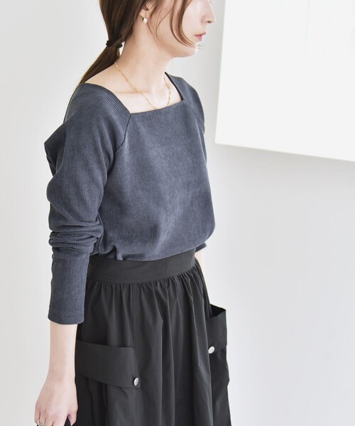quaranciel(カランシエル)の「quaranciel:〈洗濯機可能〉ポリエステル ベロア スクエア ネック プルオーバー(Tシャツ/カットソー・レディース・クリーム/ブルー/チャコールグレー・ONE SIZE)」の13枚目の写真
