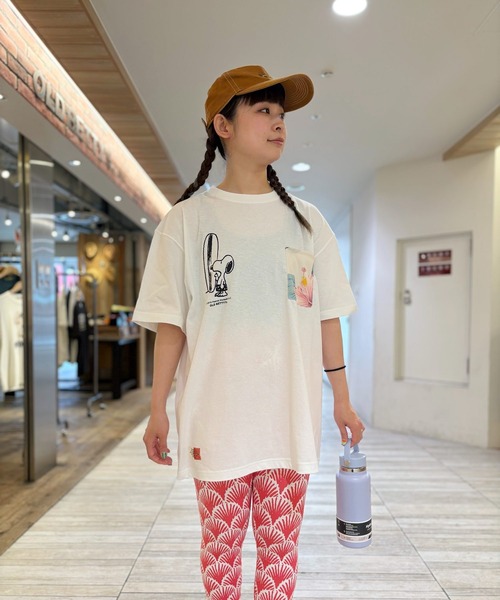 SNOOPY×OLD BETTY'S(スヌーピーカケルオールドベティーズ)の「スヌーピー【SNOOPY】O/E Heavy Weight 1Pocket T-shirts(Aloha)(Tシャツ/カットソー・レディース・ブラック/ホワイト・M/L/S)」の6枚目の写真