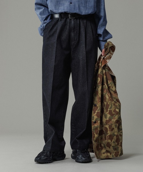 ADAM ET ROPE'（アダムエロペ）の「ワイド イージー デニムパンツ / ADAM ET ROPE' JEANS -GRID-（デニムパンツ・メンズ・ブラック系その他/ネイビー・M/L）」の2枚目の写真