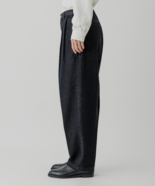 ADAM ET ROPE'（アダムエロペ）の「ワイド イージー デニムパンツ / ADAM ET ROPE' JEANS -GRID-（デニムパンツ・メンズ・ブラック系その他/ネイビー・M/L）」の5枚目の写真