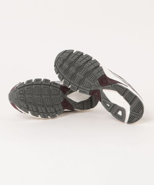 NIKE(ナイキ)の「《NIKE》WMNS NIKE INITIATOR(スニーカー・メンズ・ホワイト系その他・26.5cm/26.0cm/27.0cm/28.0cm/25.5cm/27.5cm)」の3枚目の写真