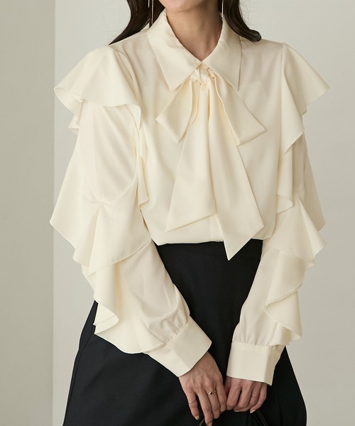 Cherir Mignon(シェリルミニョン)の「【Cherir Mignon】2wayラッフルフリルスリーブビッグリボンブラウス(シャツ/ブラウス・レディース・チャコールグレー/アイボリー/ブラック・FREE)」の1枚目の写真