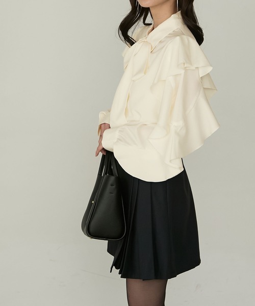 Cherir Mignon(シェリルミニョン)の「【Cherir Mignon】2wayラッフルフリルスリーブビッグリボンブラウス(シャツ/ブラウス・レディース・チャコールグレー/アイボリー/ブラック・FREE)」の7枚目の写真