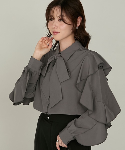 Cherir Mignon(シェリルミニョン)の「【Cherir Mignon】2wayラッフルフリルスリーブビッグリボンブラウス(シャツ/ブラウス・レディース・チャコールグレー/アイボリー/ブラック・FREE)」の19枚目の写真