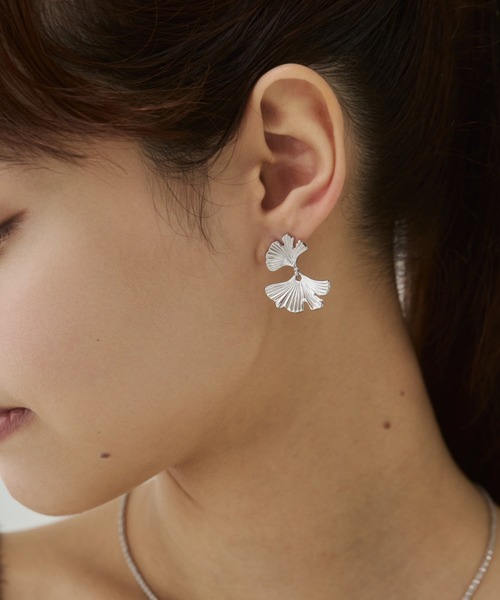 セール】【 金属アレルギー対応 】フラワーモチーフピアス サージカル