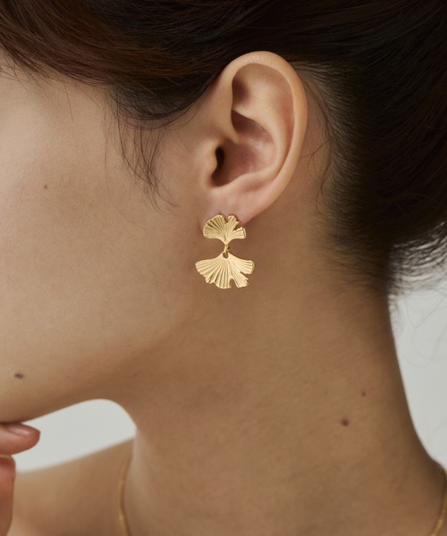 CELINE ゴールド フラワーモチーフピアス セール】【 金属アレルギー対応 】フラワーモチーフピアス サージカル