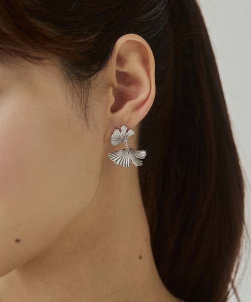 セール】【 金属アレルギー対応 】フラワーモチーフピアス サージカル