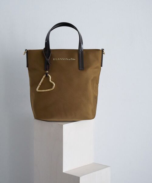 LANVIN en Bleu(ランバンオンブルー)の「マルク ハートカラビナ小トート(トートバッグ・レディース・キャメル/ブラック/チャコールグレー・FREE)」の3枚目の写真